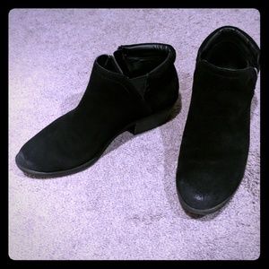 White Mountain black booties